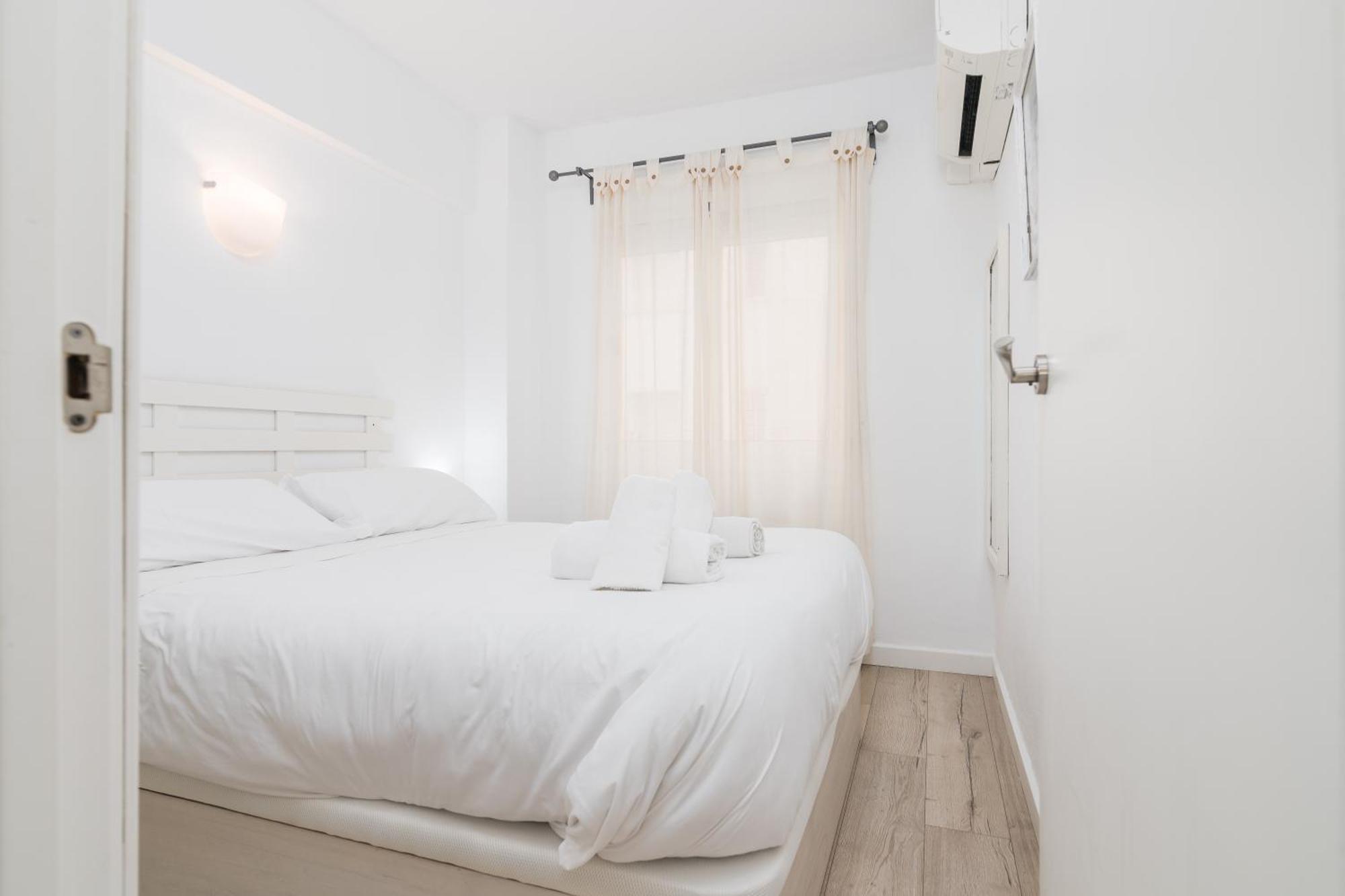 Suite Homes Malagueta Beach Малага Экстерьер фото