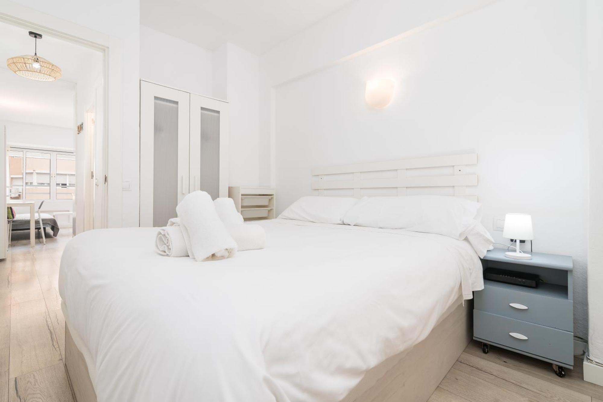 Suite Homes Malagueta Beach Малага Экстерьер фото