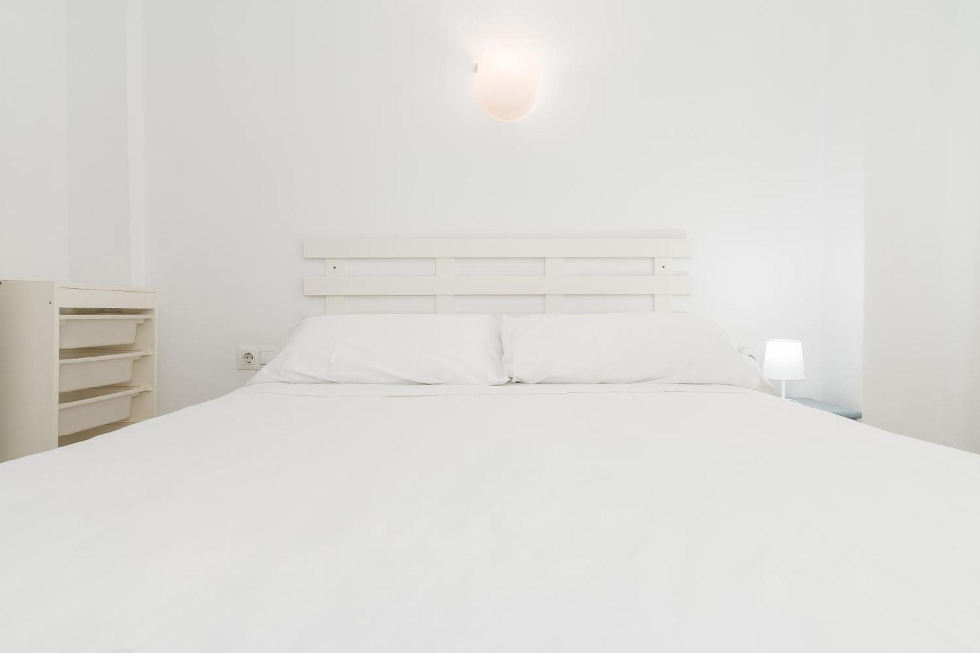 Suite Homes Malagueta Beach Малага Экстерьер фото